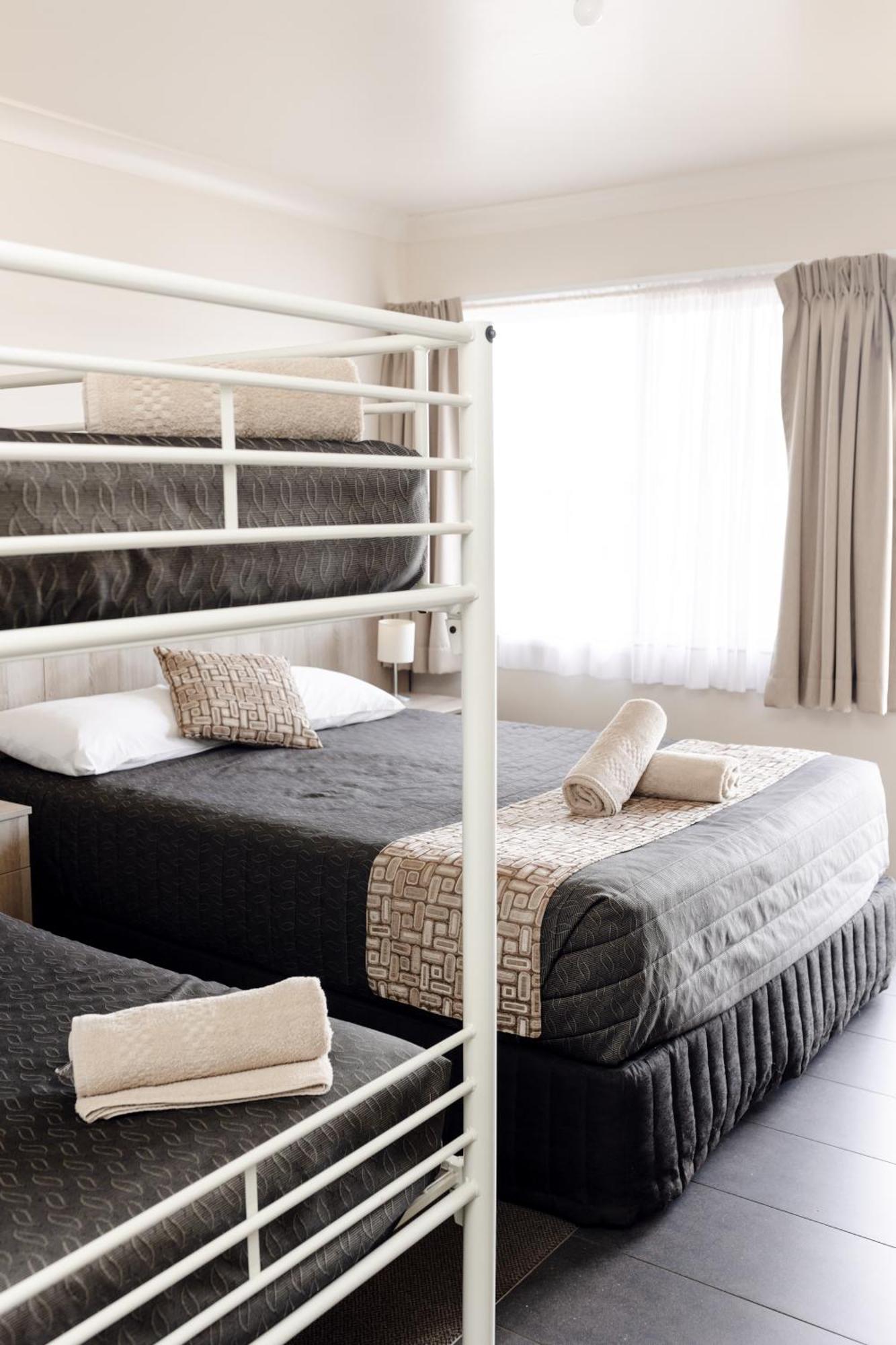 Starline Motor Inn Miles Esterno foto