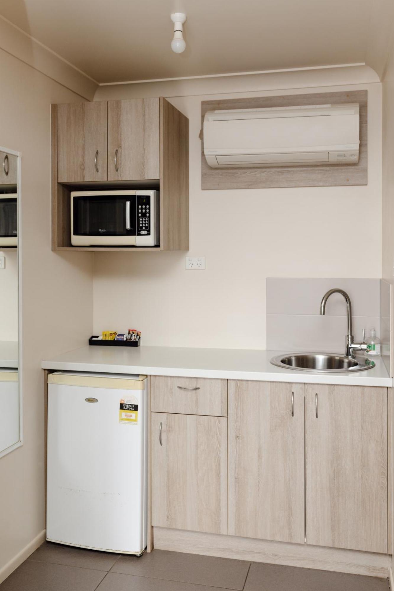Starline Motor Inn Miles Esterno foto