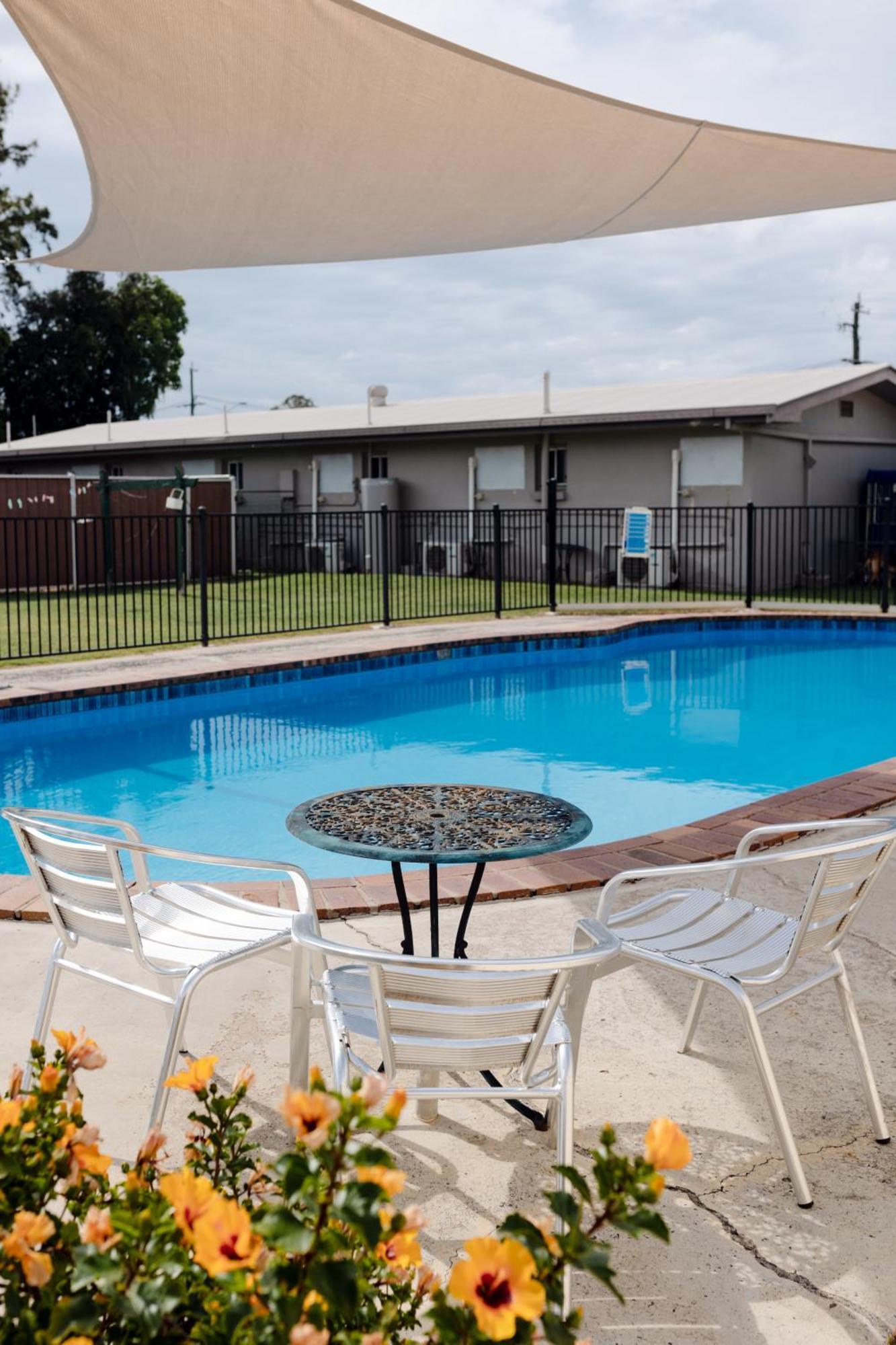Starline Motor Inn Miles Esterno foto